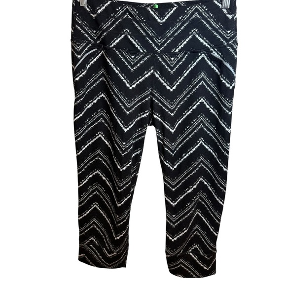 Athleta | Zig Zag Relay Capri Cropped Workout Leggings | Sz M - Picture 3 of 12